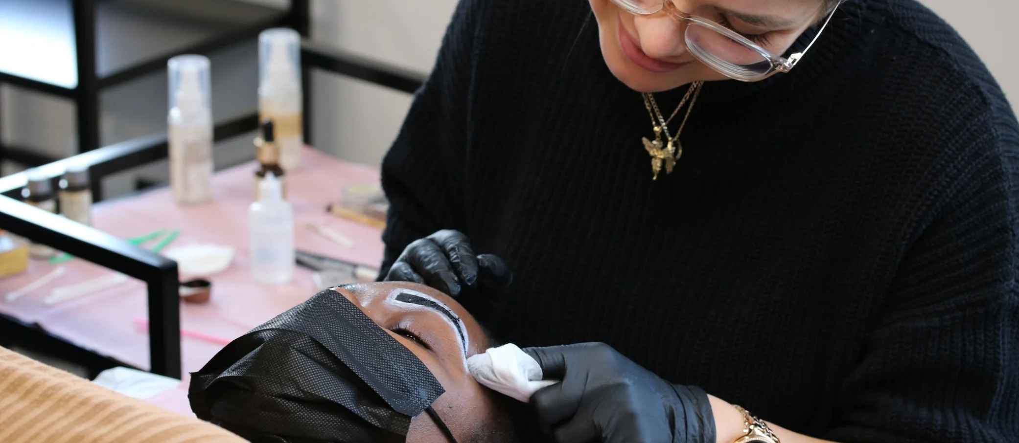 Formation coloration des sourcils au Henné La Station Beauté